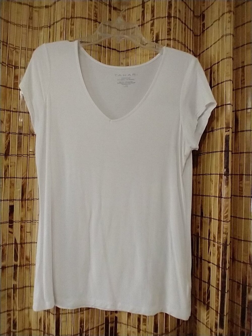 Tahari Essentials White Short-Sleeve V-Neck Tee (Size Large)